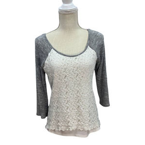 Maurices Grey 3/4 Sleeves w/White Lace Front Lined Shirt Blouse Sz M